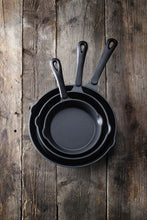 Afbeelding in Gallery-weergave laden, Gietijzeren Skillet
