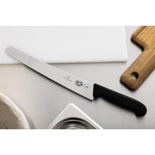 Afbeelding in Gallery-weergave laden, Victorinox Fibrox gekarteld bakkersmes 25,5cm