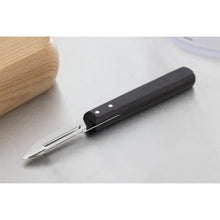 Afbeelding in Gallery-weergave laden, Victorinox dunschiller met houten heft
