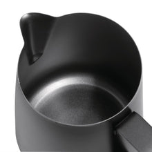 Afbeelding in Gallery-weergave laden, Olympia zwarte anti-kleef melkopschuimkan 900ml