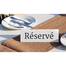 Afbeelding in Gallery-weergave laden, Securit Reserveringstafelstandaards met Frans: &#39;Réservé&#39; Witte acrylstandaarden met zwart lettert