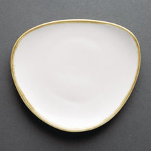 Afbeelding in Gallery-weergave laden, Olympia Kiln Driehoekige Borden Krijtwit 165mm (6 Stuks)