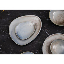 Afbeelding in Gallery-weergave laden, Olympia Ember Blauwe Driehoekige Borden 308 mm (Pak Van 4)