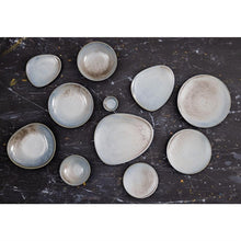 Afbeelding in Gallery-weergave laden, Olympia Ember Blauwe Driehoekige Borden 308 mm (Pak Van 4)