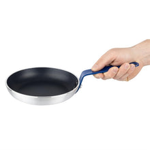 Afbeelding in Gallery-weergave laden, Hygiplas teflon aluminium platinum plus koekenpan met antiaanbaklaag en blauw handvat 200mm