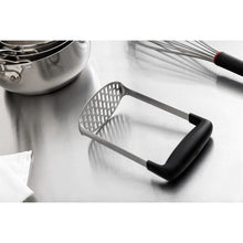 Afbeelding in Gallery-weergave laden, OXO Good Grips gladde aardappelstamper