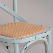 Afbeelding in Gallery-weergave laden, Bolero houten stoel met gekruiste rugleuning antiek blue wash (2 stuks)