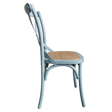 Afbeelding in Gallery-weergave laden, Bolero houten stoel met gekruiste rugleuning antiek blue wash (2 stuks)