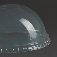Afbeelding in Gallery-weergave laden, Vegware bolle deksels voor composteerbare frisdrankbekers 34cl en 45,5cl (1000 stuks)