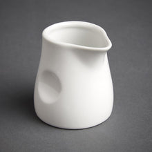 Afbeelding in Gallery-weergave laden, Olympia porseleinen melkkannetje met kuiltjes 70ml (6 stuks)