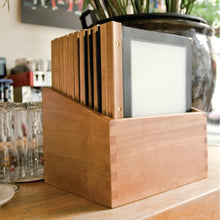Afbeelding in Gallery-weergave laden, Securit menumappen set met houten box A4 zwart (20 stuks)