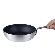 Afbeelding in Gallery-weergave laden, Vogue Aluminium Antiaanbak Gekromde SautÃ© Pan 28cm