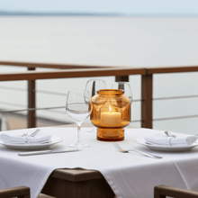 Afbeelding in Gallery-weergave laden, Sfeervolle tafel met Bolsius ReLight houder amber, perfect voor een romantisch diner aan het water.